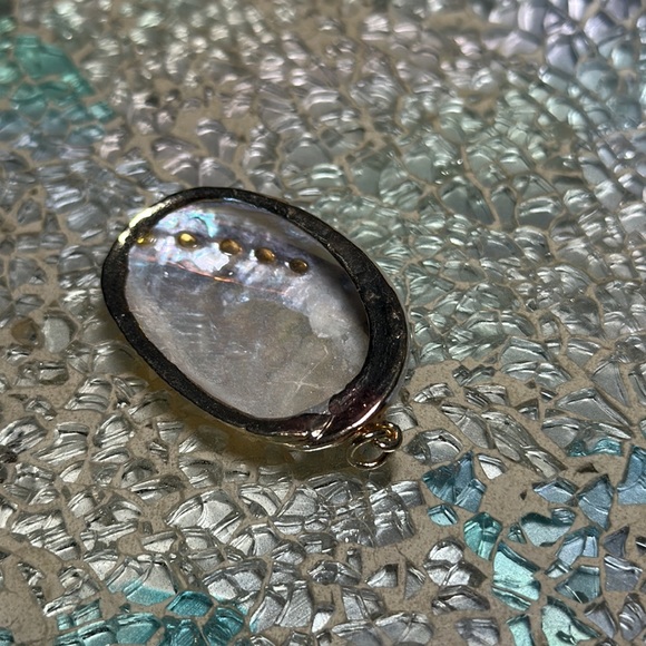 Gold small shell 1” necklace charm - Picture 6 of 6